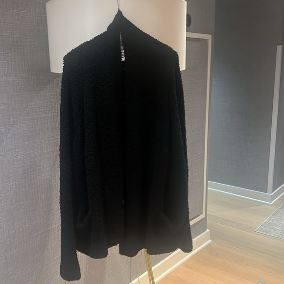 Vince Black  Open-Front Design. Boiled  Wool and cashmere.  Size Large - Picture 1 of 11